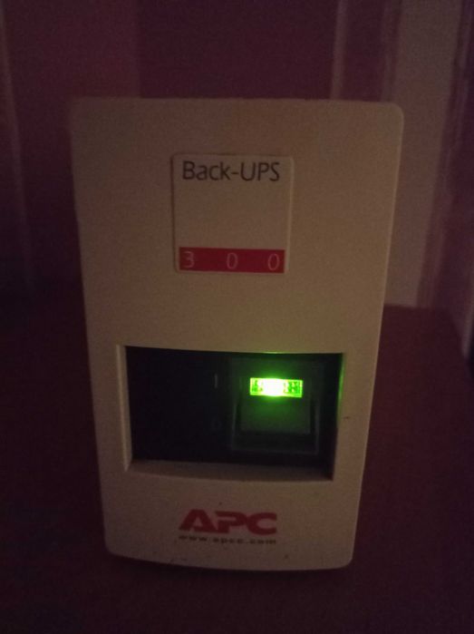 Источник бесперебойного питания АРС .Джерело безперебійного живлення.