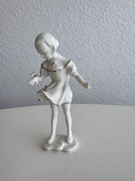 Dziewczyna z motylkiem figurka  Hutschenreuther /  Hans Achtziger.