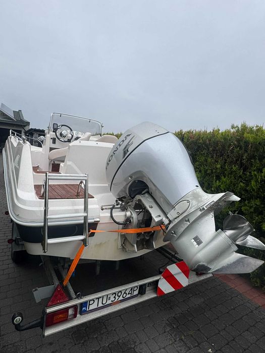 Łodź motorowa z silnikiem zaburtowym Honda BF 150