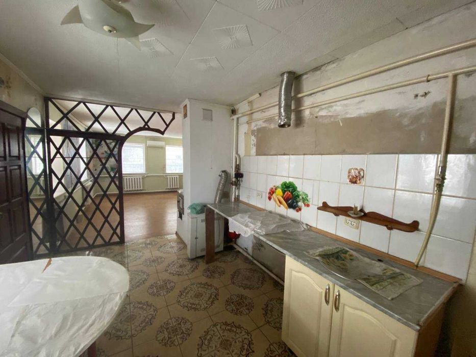 Цегляний будинок з гаражем, 6 соток, в районі Казбету