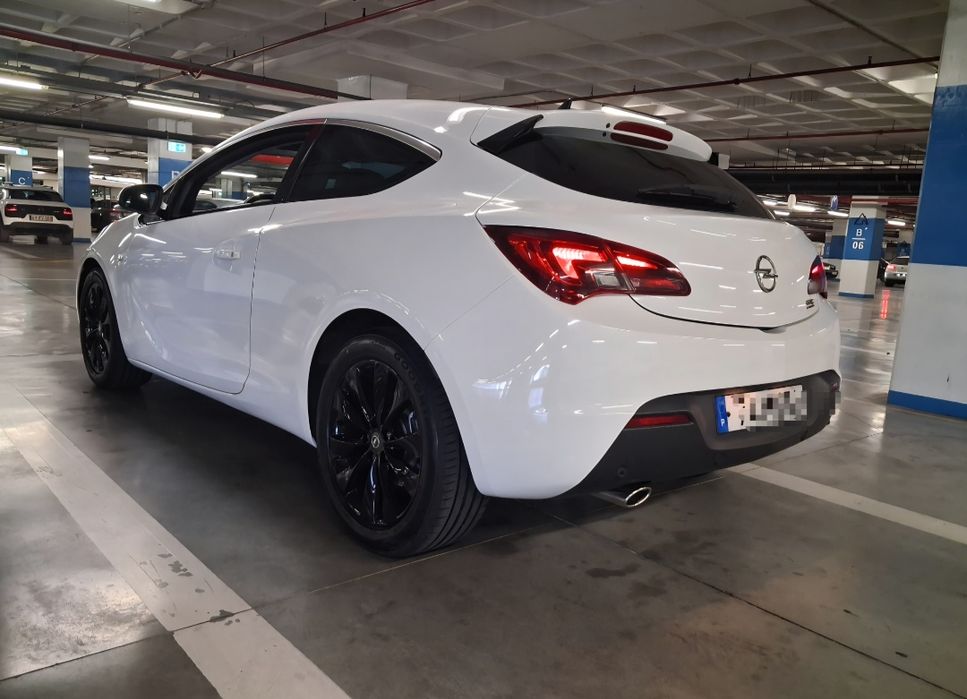 Opel Astra GTC — fotografia 2