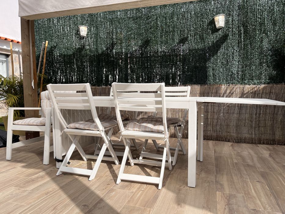 Mesa de jardim e 5 cadeiras