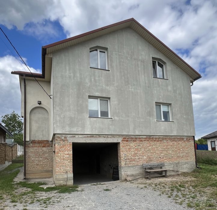 Просторий будинок 270 м² у Колоденці – готовий до проживання, 10 соток, мальовничий краєвид