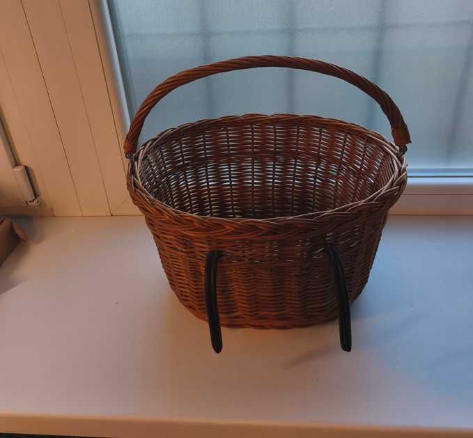 Wiklinowy koszyk rowerowy na kierownicę
