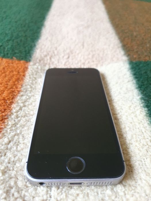 iPhone SE 64GB stan bardzo dobry.