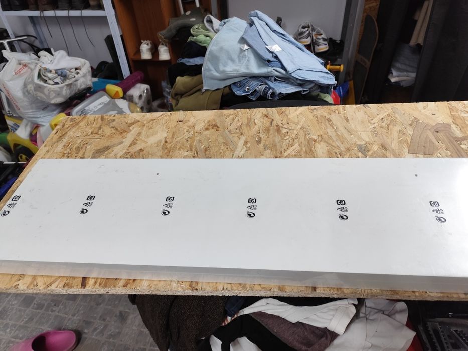 Estantes novas e embaladas