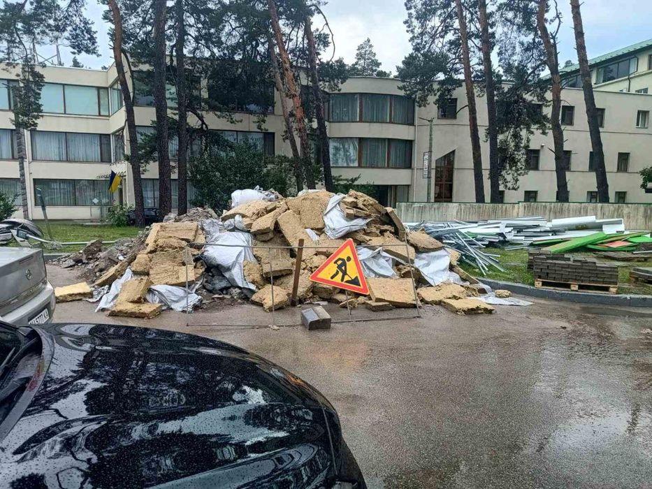 Вивіз хламу, строй мусора
