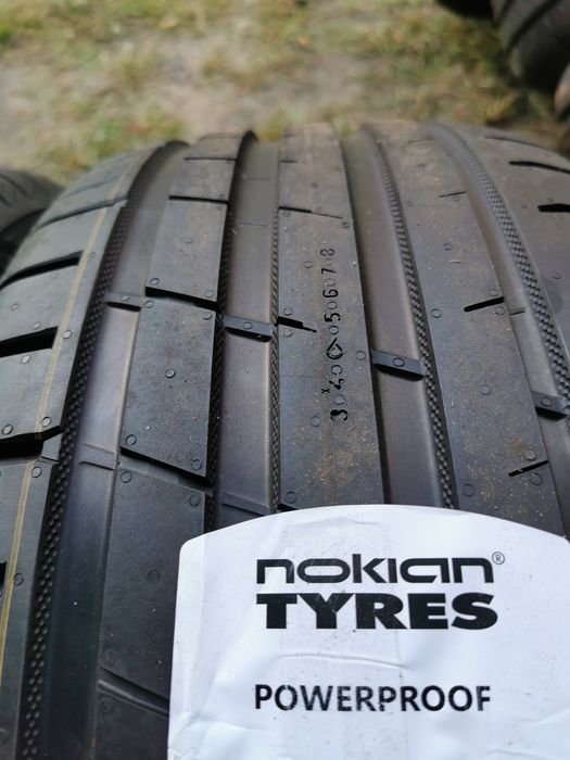 245 45 ZR 18 96Y Run flat Nokian powerproof