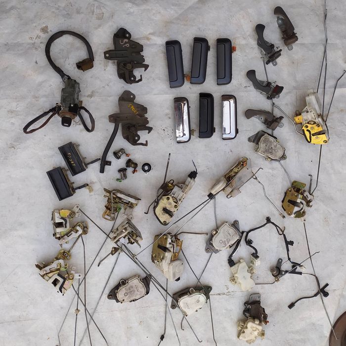 Замок  ручка дверей Mitsubishi Pajero Sport 1998-08