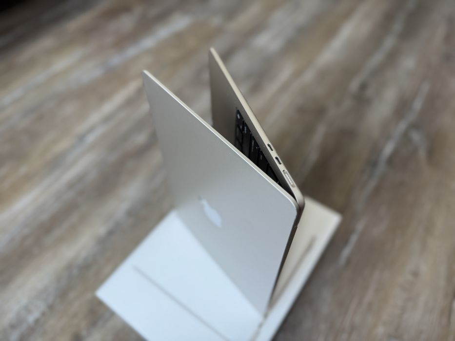 2022 MacBook Air M2 8gb ssd 250gb