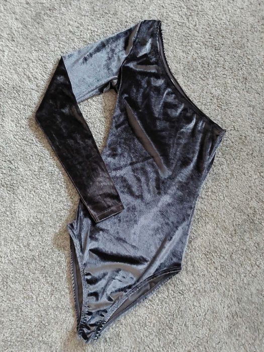 Body de veludo cinza