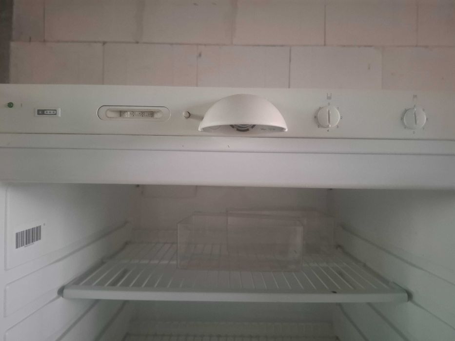 wysoka lodówka 2 agregatowa osobno zamrazalnik i chłodziarka