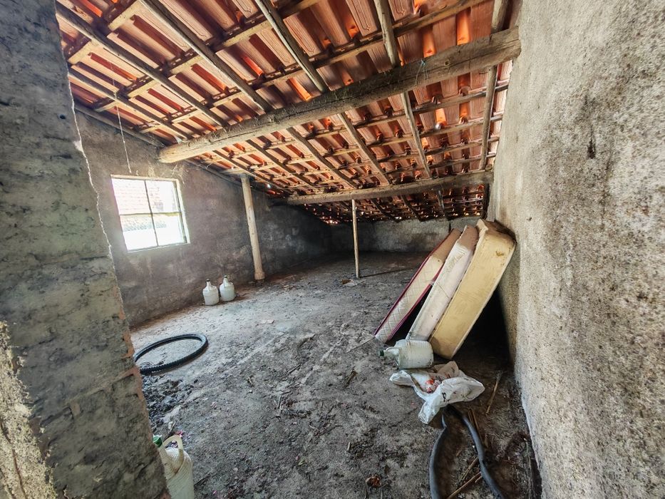 Garagem a venda condeixa