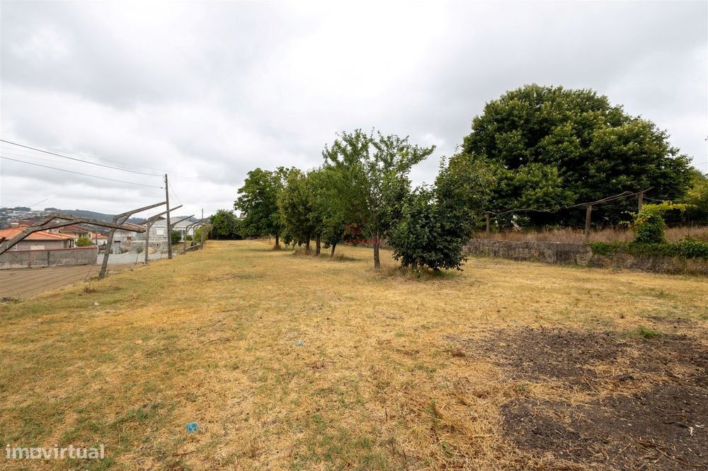 Plot of land for construction with 1,700 m² in São Martinho do Campo, Santo Tirso