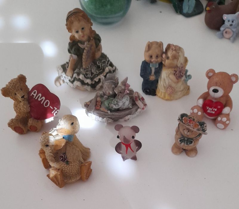 Peças de cerâmica pequenas.