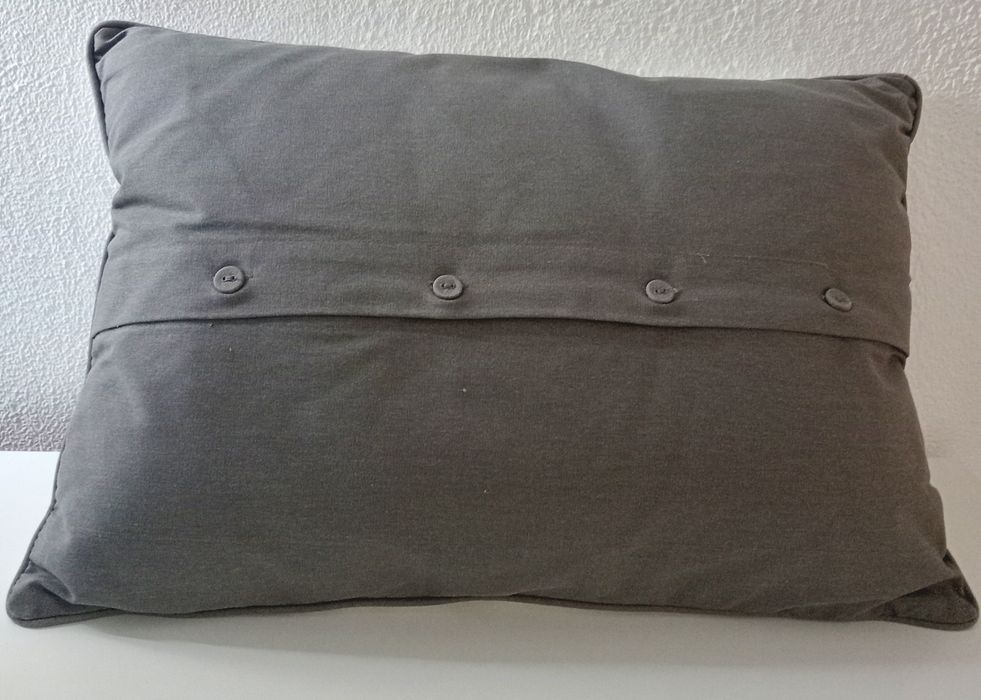 Almofada decorativa- Branca e cinzenta