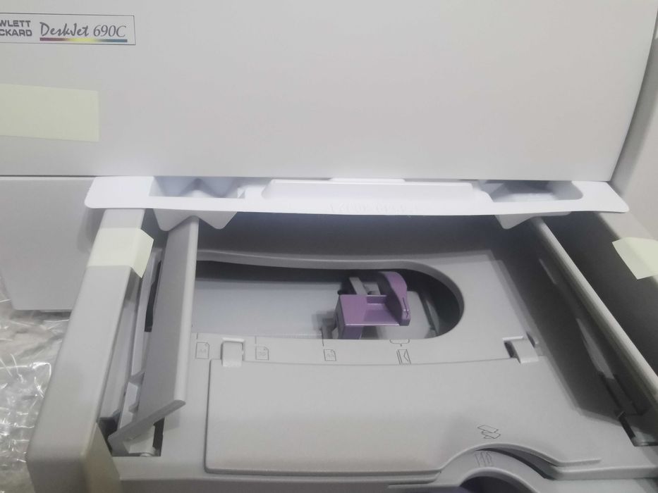 Zabytkowa drukarka atramentowa Hewlett Packard 690C, fabrycznie nowa