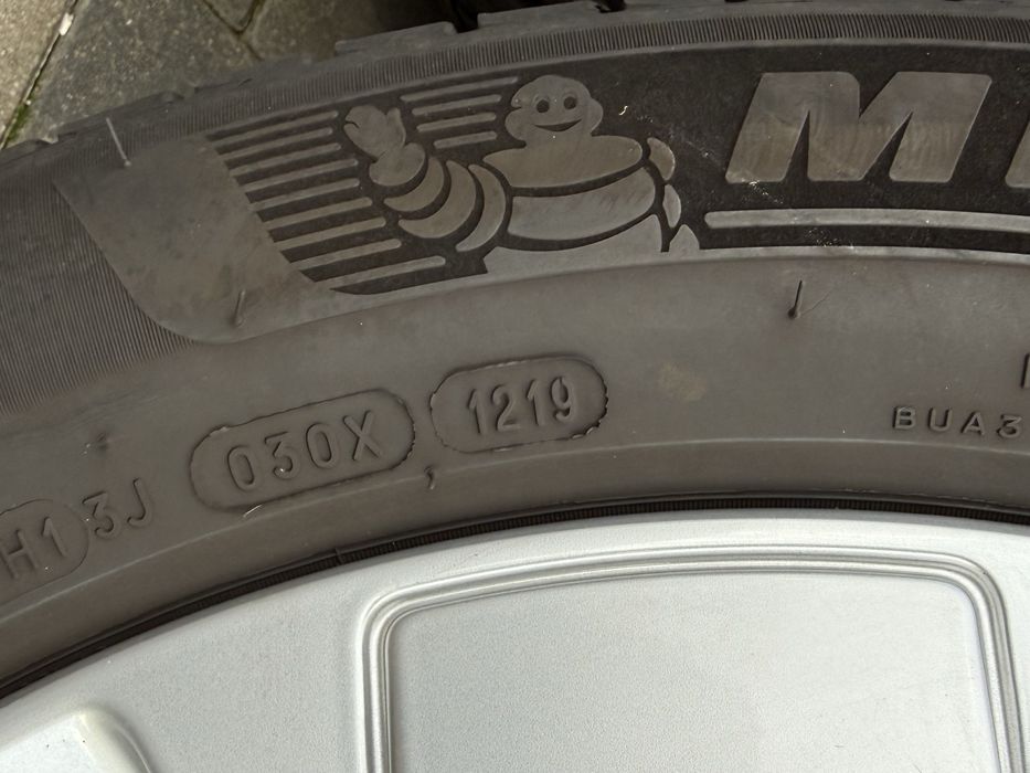 Oryginał felgi Volvo R-design 5x108 7,5J ET50 XC40 XC60 235/55R18 lato