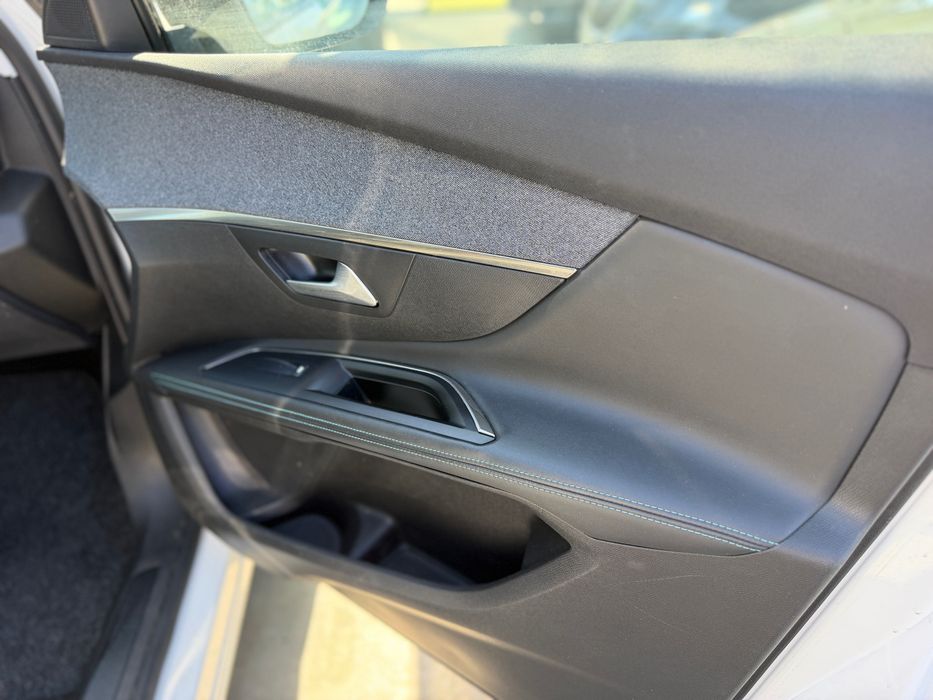 PEUGEOT 5008 1.2 PURETECH 130 CV – 2021 – 7 LUGARES – IVA DEDUTÍVEL