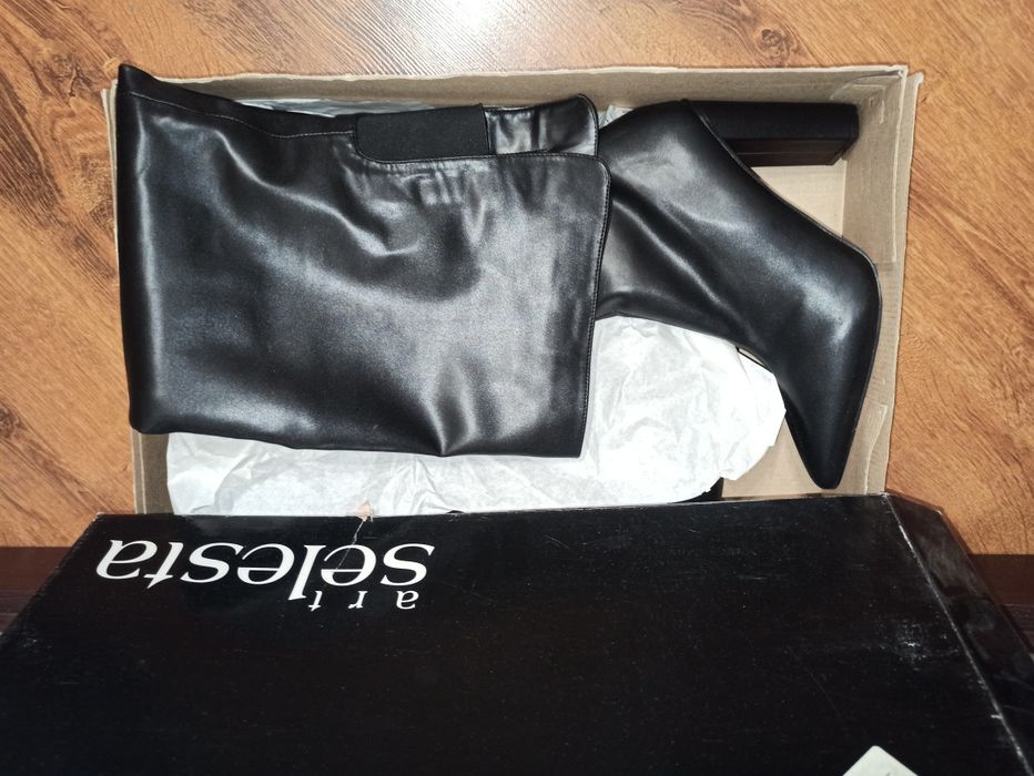 Новые женские сапоги