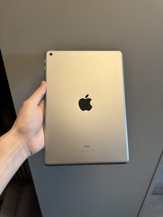 Планшет Apple iPad Air 1 на 16 Гб WiFi