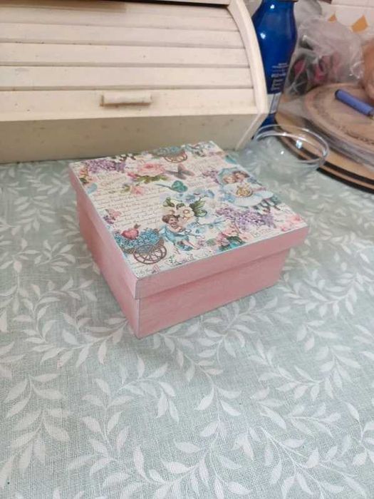 Caixa pintada a mão (Rosa)