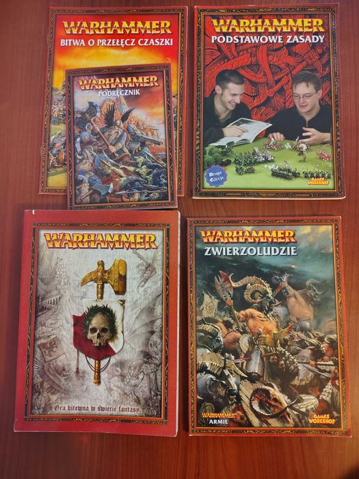 Zestaw książek i figurek do Warhammera