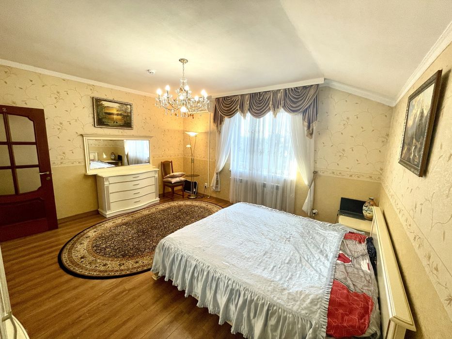 Будинок-герой, бо ж єдиний в своєму роді! 6 кімн. + гостьовий + гараж!