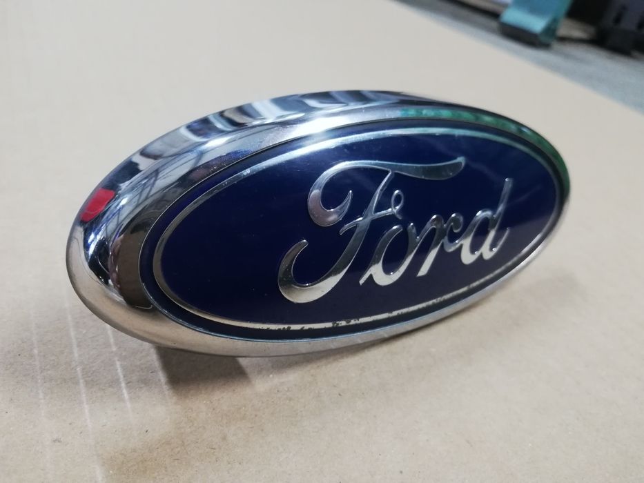 Emblemat znaczek logo Ford w grill przedni Ford Focus mk2 i C-max
