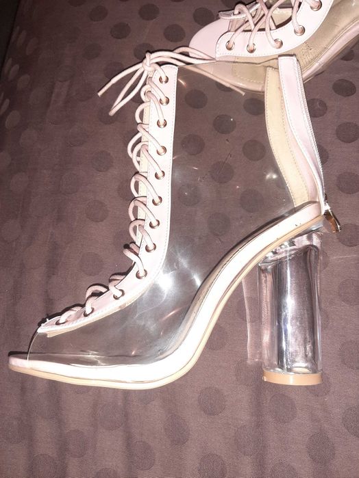 Продам новые летние ботинки