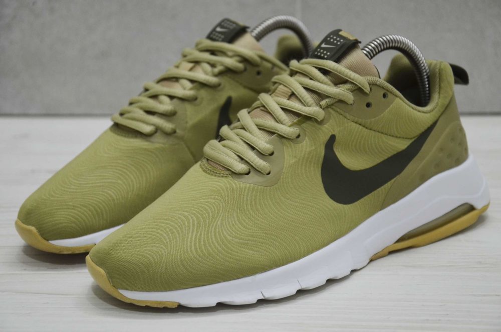 NIKE . Кросівки текстильні
