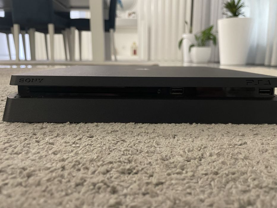 PS4 1TB + Comando