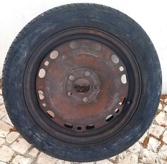 Jante com pneu, ideal para pneu de reserva