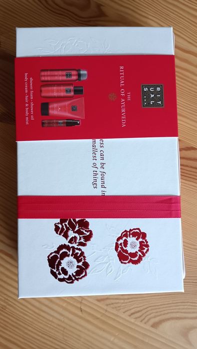 Zestaw kosmetyków Rituals. Czerwony. Nowy.