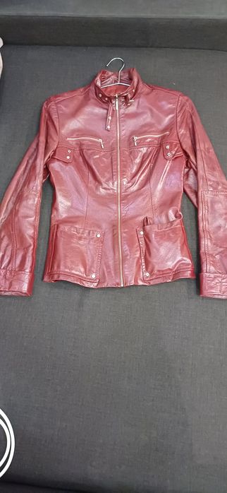 Продам жіночу шкіряну курточку