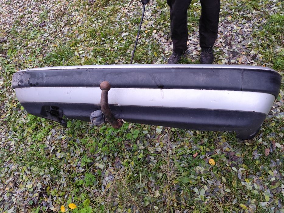 Audi 100 C4 sedan zderzak tył tylny hak holowniczy