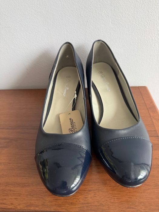 Nowe buty na obcasie, granat, roz 38