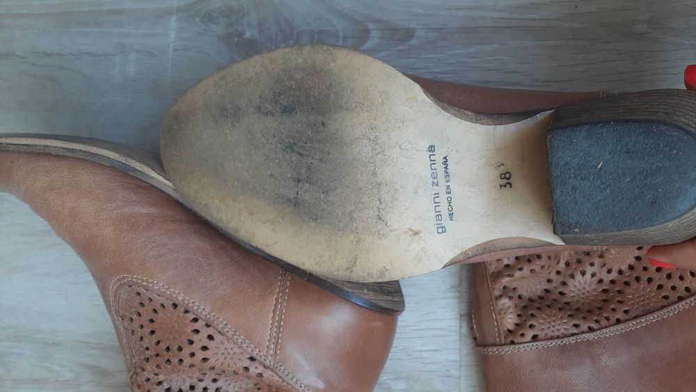 Botas, cor camel n. 38 pouco usadas