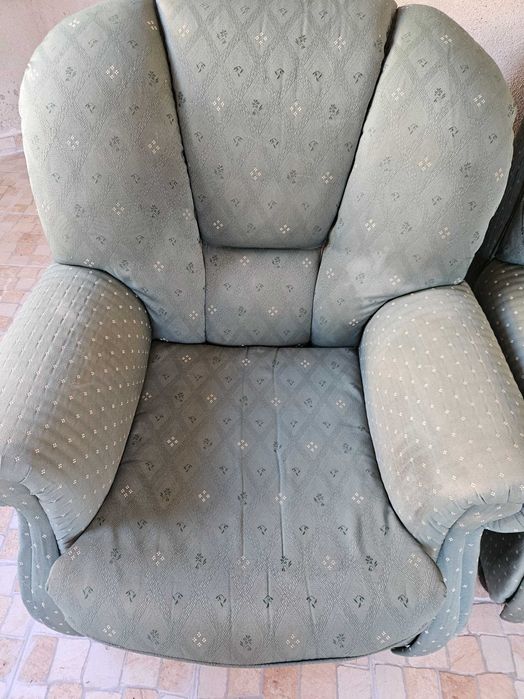 3 Sofás - Bom Estado e Bom Preço