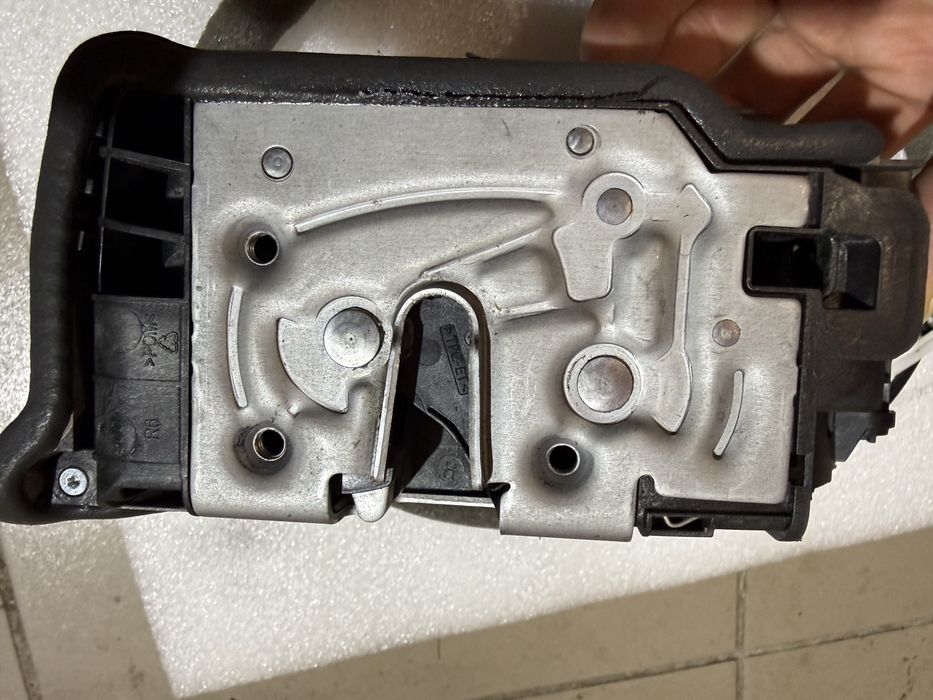 Замок дверей BMW X1 f48, X2 f39, X5 f15, Mini f56 передній правый