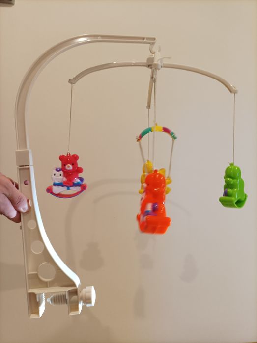 Maskotki zawieszki do łóżeczka i wózka