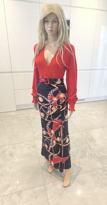 Długa sukienka z rozcięciem