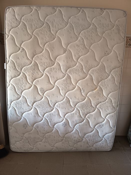Colchão de casal em bom estado geral 1,95x1,50