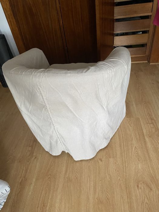 Poltrona confortável bege com capa removível – ótimo estado