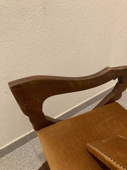 Cadeirão de madeira para restaurar