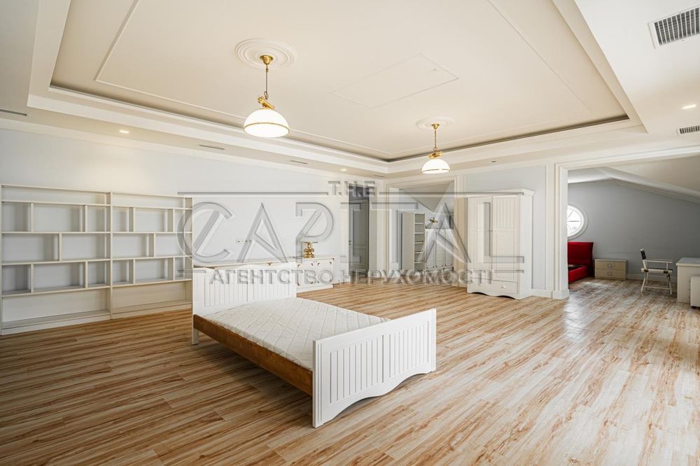 Оренда простoрого та елегантного будинку площею 753 кв м у Крюківщині