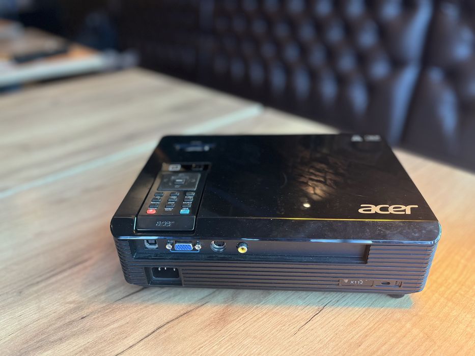 Proektor Acer x112