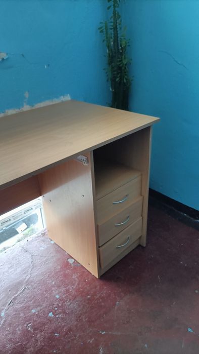 Продам письменный стол б/у.