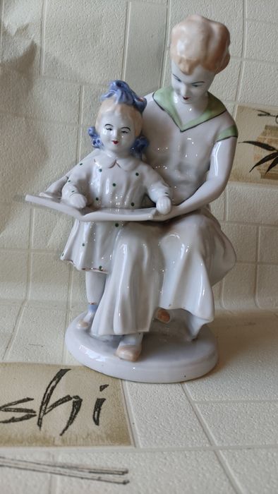 Статуетка Перша книга