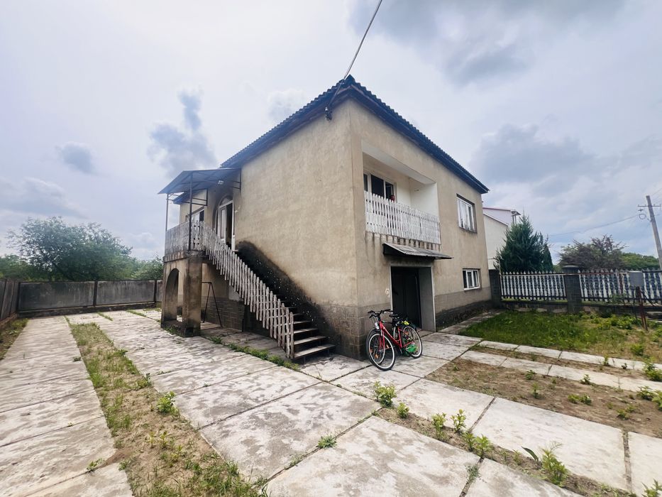 Продаж цегляного будинку в м.Берегове, 186 кв.м , 10 соток ділянки.